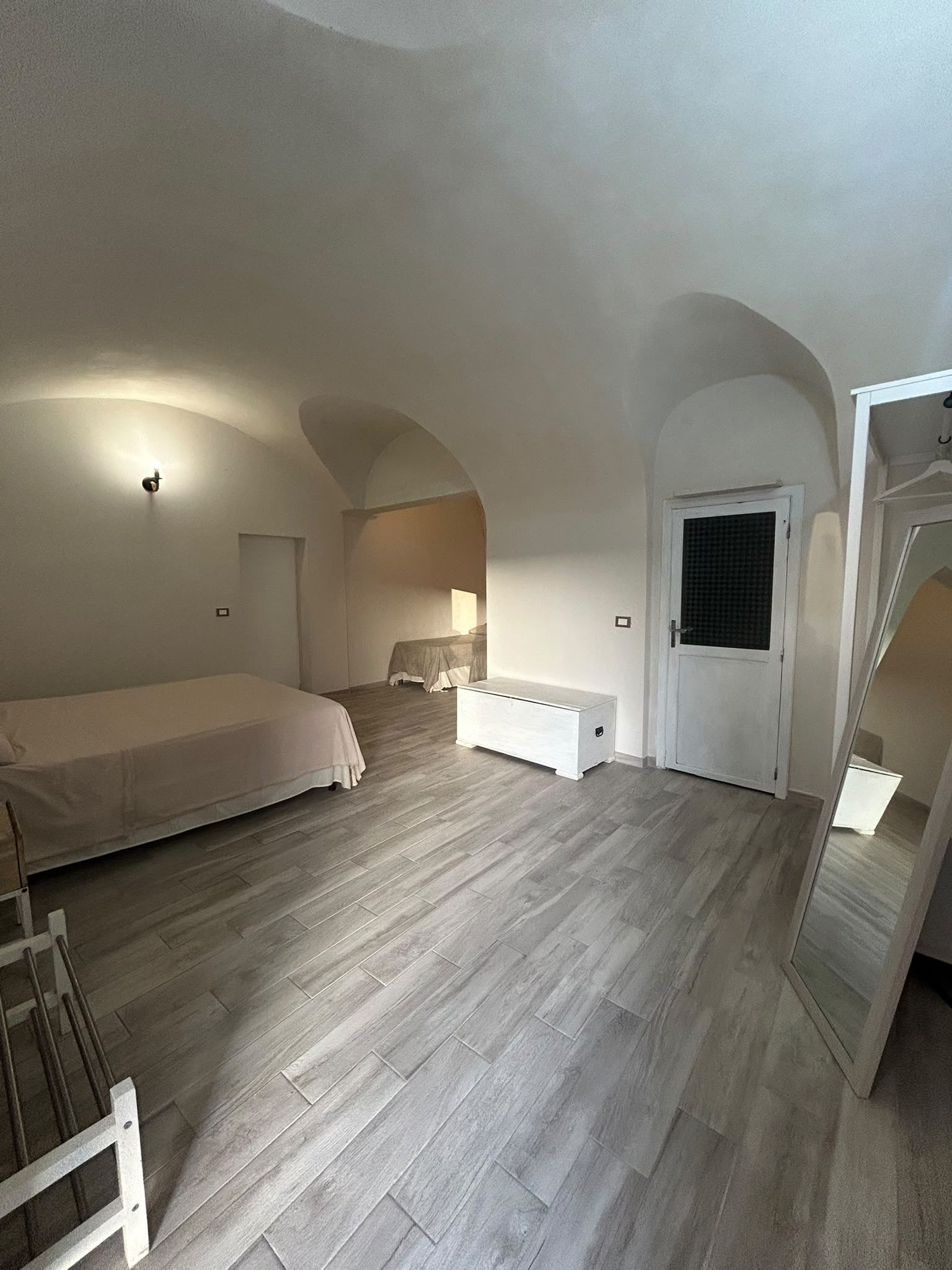 Camera Principale vista d'insieme con letto matrimoniale
